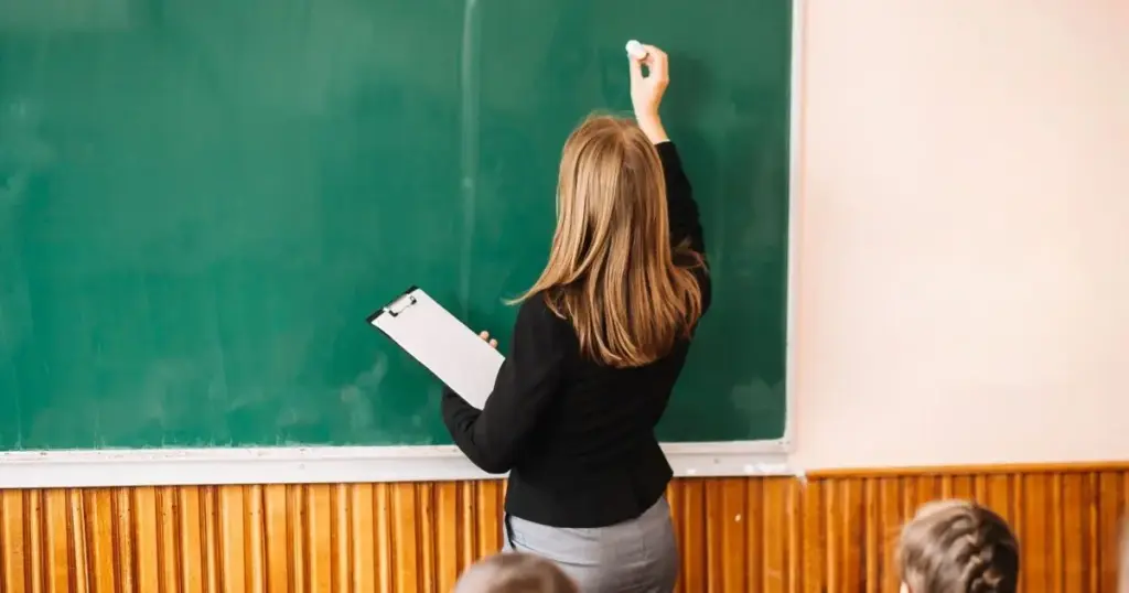 Estudo associa saúde mental de professores ao desempenho dos alunos