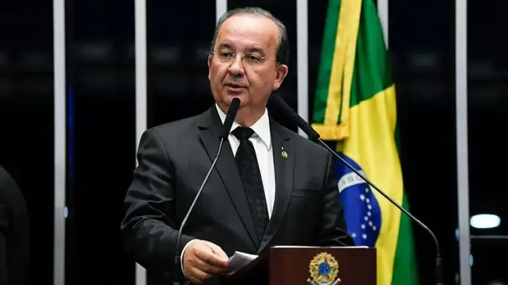 Jorginho Mello se distancia de Flávio e diz respeitar resultado das urnas
