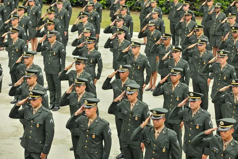 Time de Flávio conseguiu superar militarismo da direita, diz especialista
