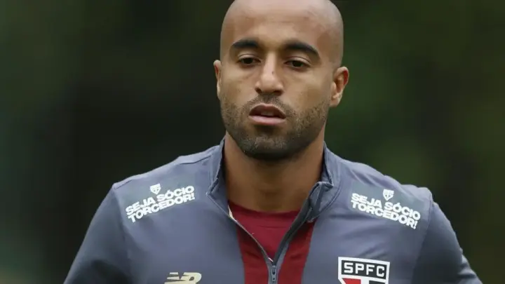 “Estarei livre”: Lucas Moura admite chance de deixar o São Paulo em janeiro
