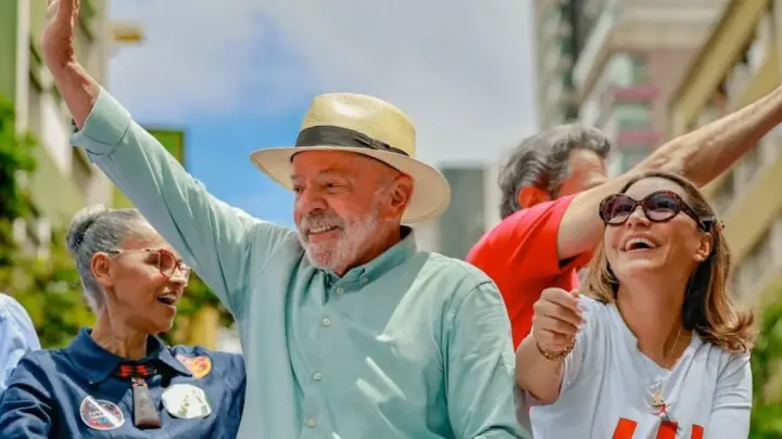 PoderData/AYA: Lula é desaprovado por 49%; aprovação é de 46%