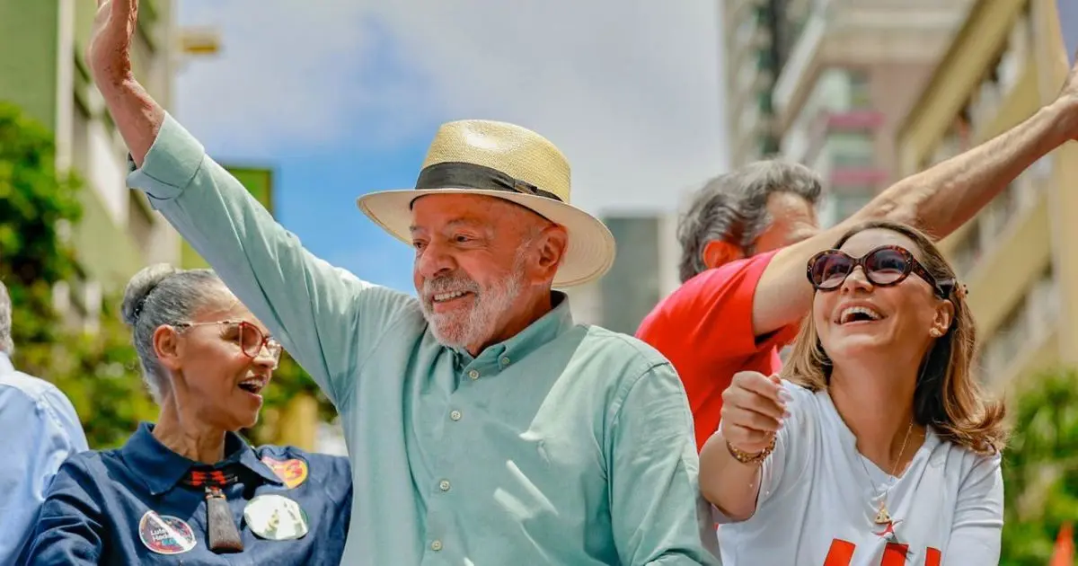 PoderData/AYA: Lula é desaprovado por 49%; aprovação é de 46%