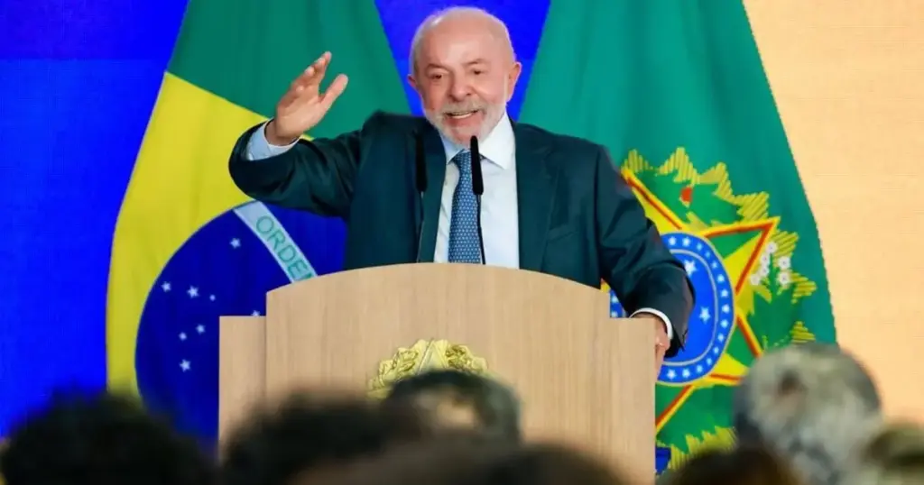 Lula participa hoje de promulgação da PEC da 6×1 e retoma atos de campanha