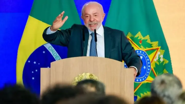 Lula participa hoje de promulgação da PEC da 6×1 e retoma atos de campanha