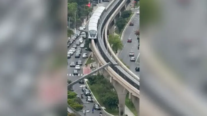 Após bater em guindaste, trem do monotrilho será recolhido para manutenção