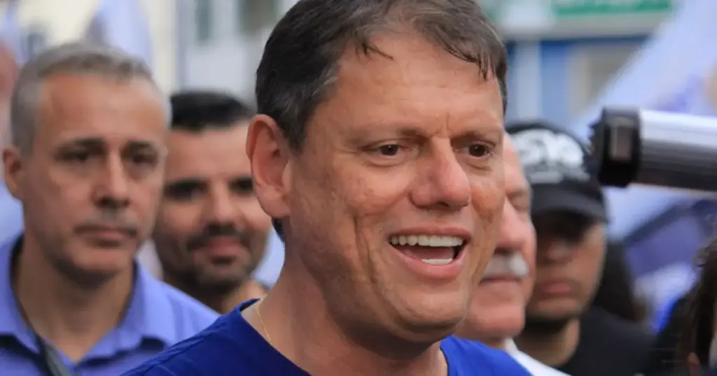 Em último dia de comício, Tarcísio destaca campanha “leve” e sem ataques