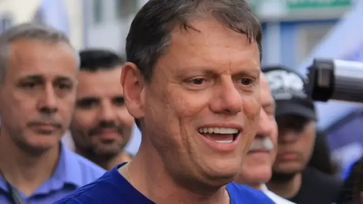 Em último dia de comício, Tarcísio destaca campanha “leve” e sem ataques