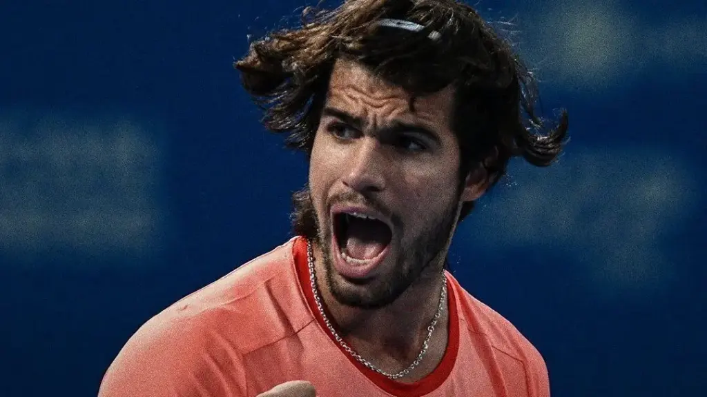 Alcaraz estreia com vitória sobre Michelsen e avança no ATP 500 de Tóquio
