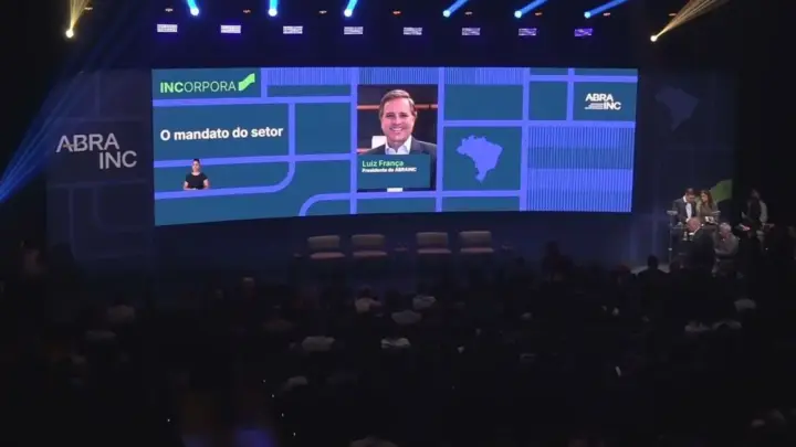 Evento da Abrainc reúne autoridades e debate desafios da habitação