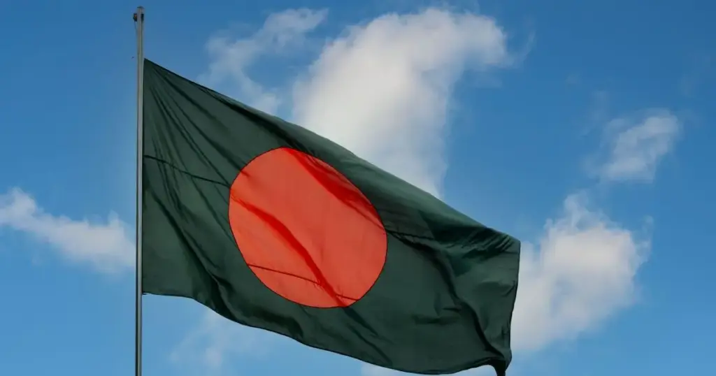 Incêndio em resort de praia deixa ao menos 10 mortos em Bangladesh