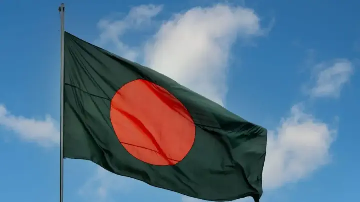 Incêndio em resort de praia deixa ao menos 10 mortos em Bangladesh