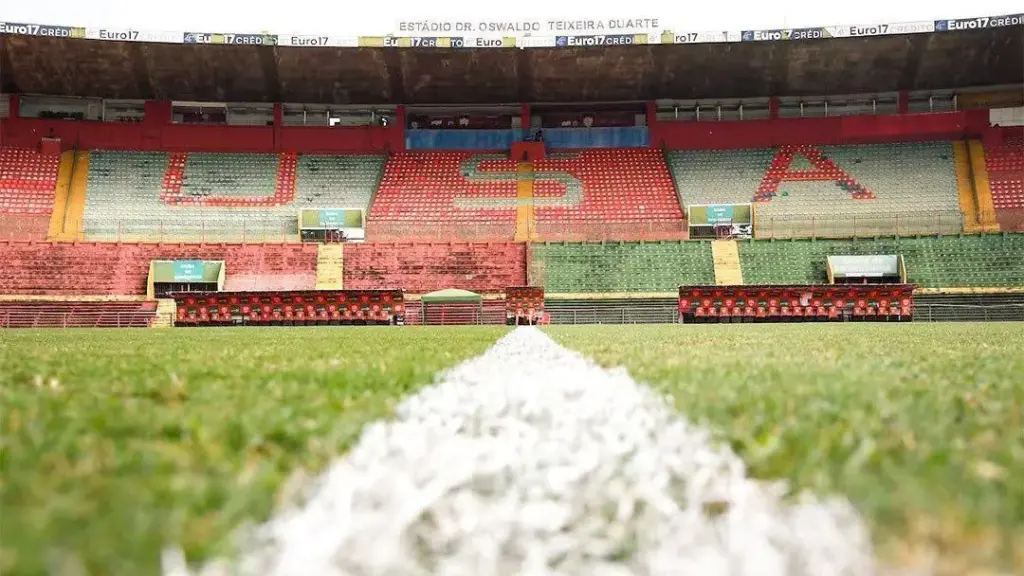 Estádio da Portuguesa é alvo de protestos da própria torcida; entenda