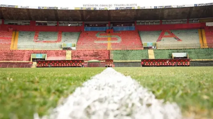 Estádio da Portuguesa é alvo de protestos da própria torcida; entenda