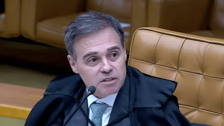 Mendonça determina que CUT apague postagens com críticas a Flávio Bolsonaro