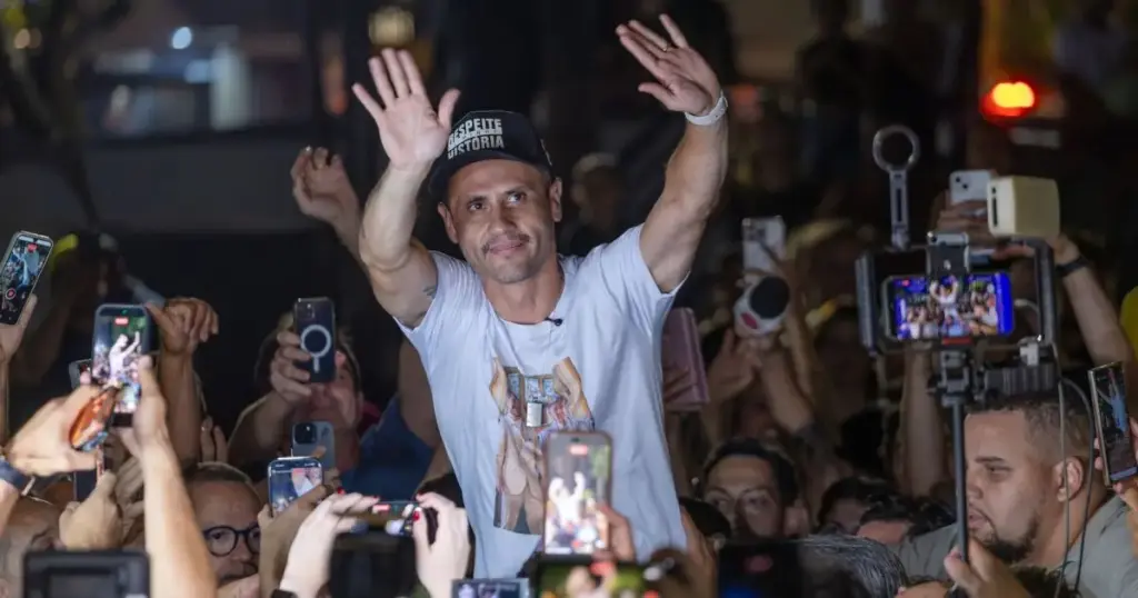 Após fala de Lula, Cleitinho reafirma apoio a Flávio Bolsonaro