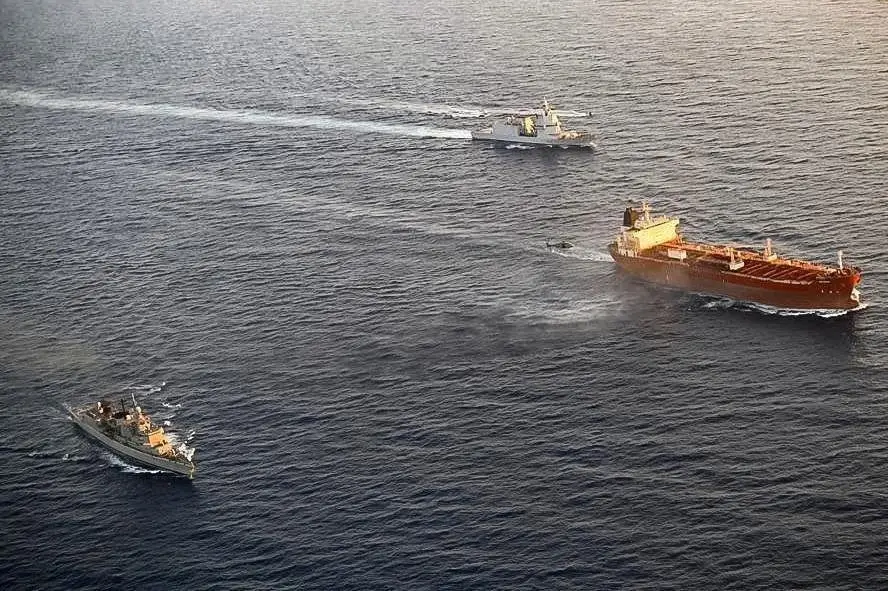 EUA avaliam flexibilizar sanções a navios de frota paralela em Ormuz