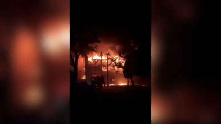 Incêndio de grandes proporções atinge prédio da UFPE em Pernambuco