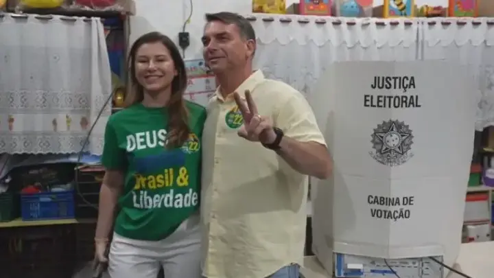 Eleições 2026: Flávio Bolsonaro vota no Rio de Janeiro