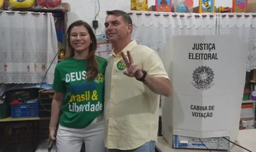 Eleições 2026: Flávio Bolsonaro vota no Rio de Janeiro