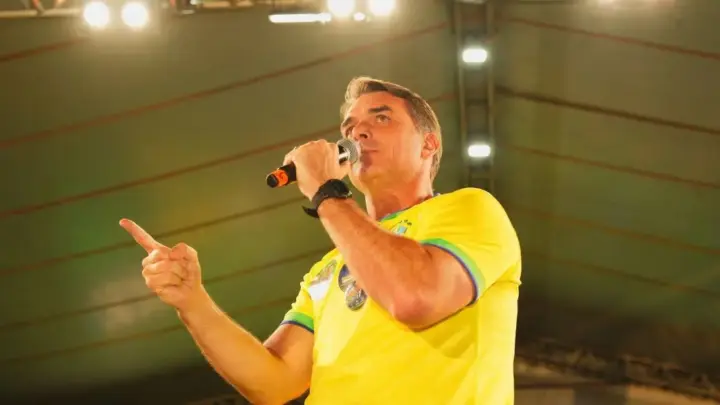 Flávio diz que Eduardo não será chanceler em eventual governo