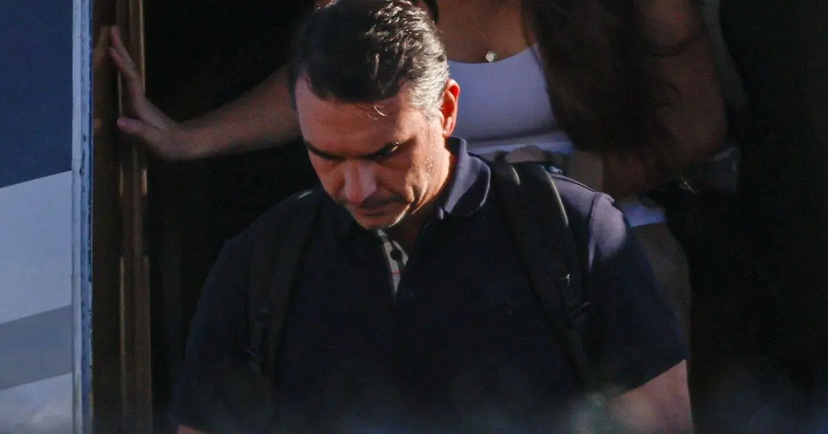 Aliados veem Flávio radicalizado após fuga para os EUA; entenda