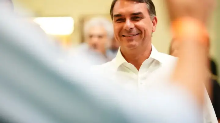 Kassio determina reexibição de propaganda de Flávio divulgada sem áudio