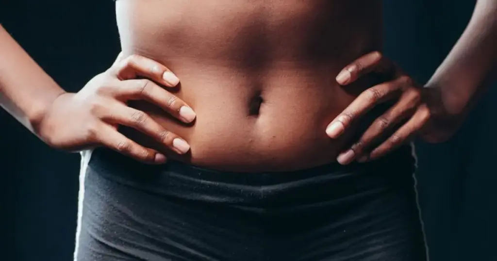 Fazer centenas de abdominais todos os dias pode não ser o melhor caminho para a sua coluna — e a ciência explica o motivo