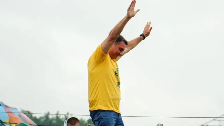 Podemos deve anunciar apoio a Flávio Bolsonaro nesta quinta