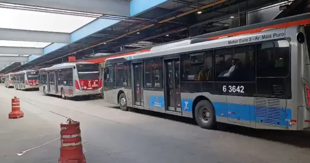 Greve de motoristas de ônibus é encerrada na zona Sul de SP
