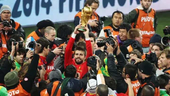 Piqué defende presença de estrangeiros no futebol: “Sobem o nível”