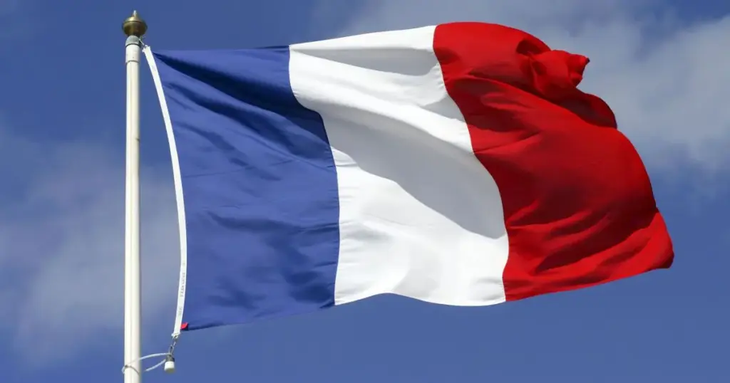 França vai suspender carteira de motorista de quem usar celular ao volante