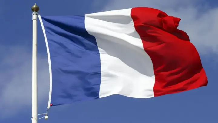 França vai suspender carteira de motorista de quem usar celular ao volante