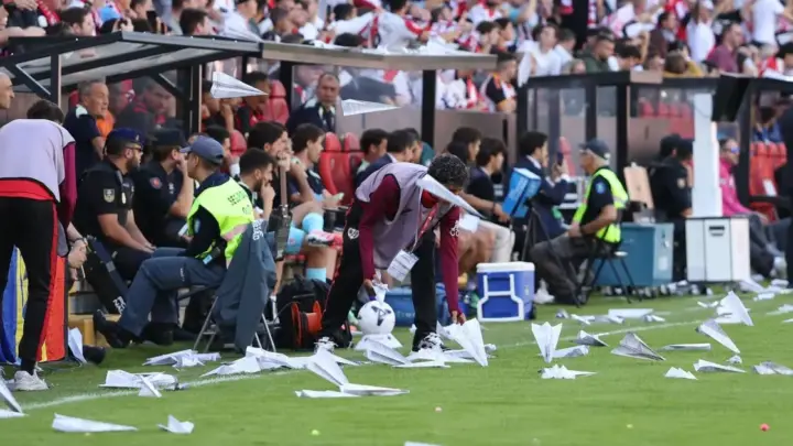 Rayo Vallecano x Athletic Bilbao: jogo suspenso por protestos de torcedores
