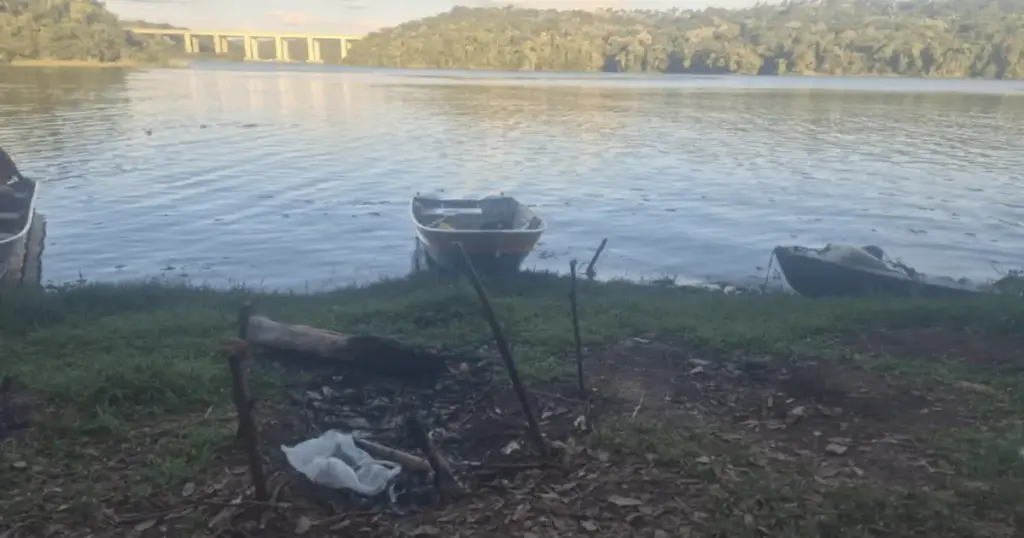 Homem desaparece após embarcação virar em represa de MG