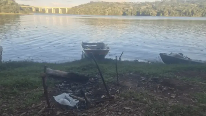 Homem desaparece após embarcação virar em represa de MG