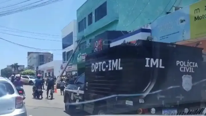 Motoboy morre após bater em poste de energia na Avenida Getúlio Vargas, em Rio Branco