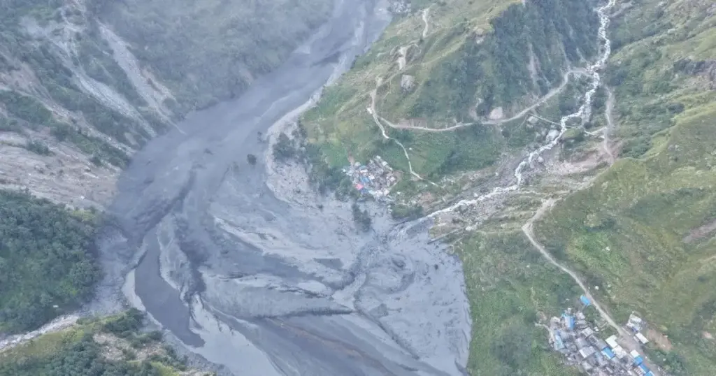 Exército do Nepal resgata 49 pessoas após transbordamento de rio