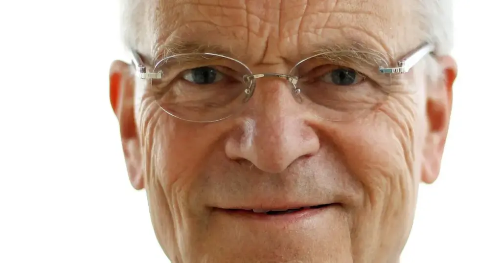 Morre Jeffrey Archer, escritor e político britânico, aos 86 anos