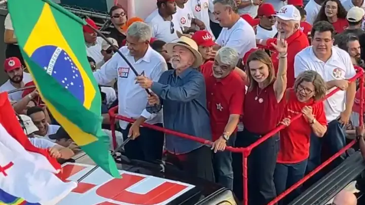 Lula diz que Flávio não pode ir a debate sem quebrar sigilo