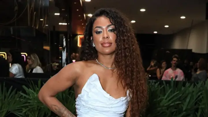 Marvvila revela problemas com stalker e perseguição em show: “Apavorada”