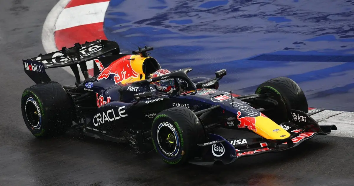Max Verstappen vence sprint caótica em Singapura com recorde de abandonos