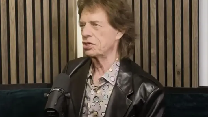 O segredo de Mick Jagger começou aos 12 anos: a lição do pai ao apontar para um homem na poltrona que mudou a vida do roqueiro