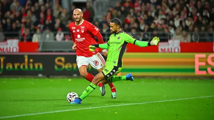 Nice vira sobre Brest, e goleiro vai de vilão a herói em jogão pela Ligue 1