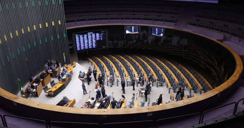 Câmara aprova aumento do teto do MEI para R$ 140 mil; texto vai ao Senado