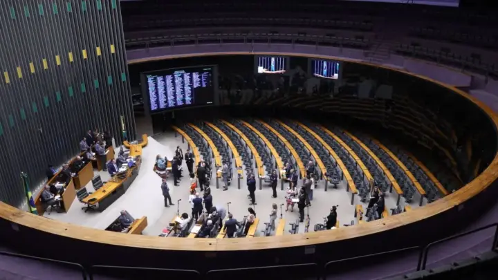 Câmara aprova aumento do teto do MEI para R$ 140 mil; texto vai ao Senado