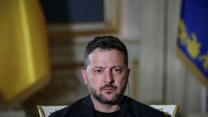 Zelensky diz que suspenderá ataques a refinarias se Rússia fizer o mesmo
