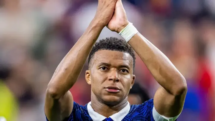 Marcas chinesas rompem com Mbappé após suposta fala sobre Mao Tsé-Tung