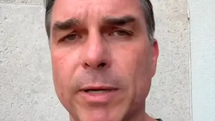POSSÍVEL FUGA: Estados Unidos entram no radar após derrota de Flávio Bolsonaro e apreensão de passaporte