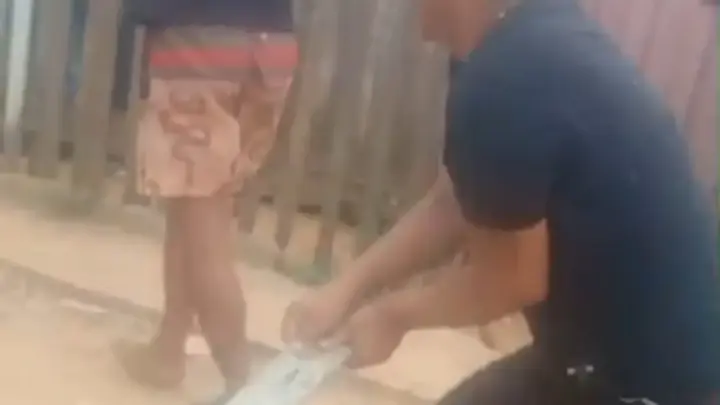 Muita pêia: acusado de abusar de criança de 4 anos é linchado em Sena Madureira; Veja o video