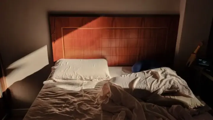 Sempre te chamaram de bagunceiro por não arrumar a cama? A psicologia explica por que o hábito revela algo curioso sobre sua energia matinal